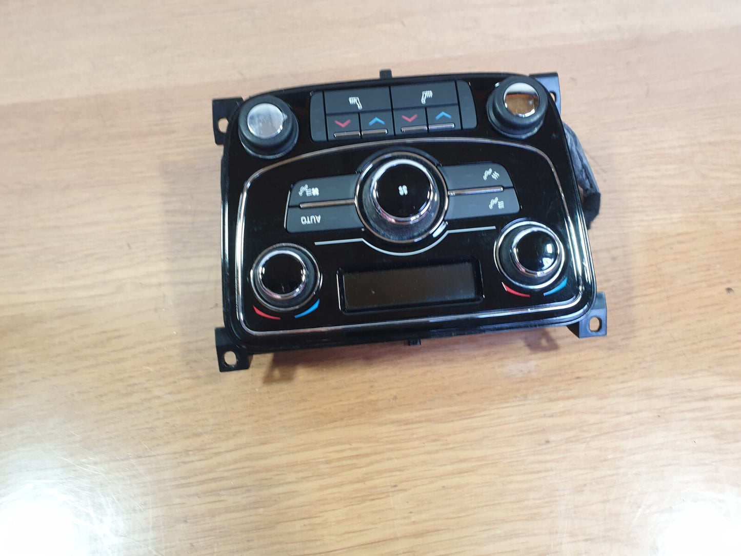 ✅JAGUAR F-PACE X761 3.0 PETROL 2017 REAR A/C AIR CON HEATER CONTROL PANEL A196 - Image 2