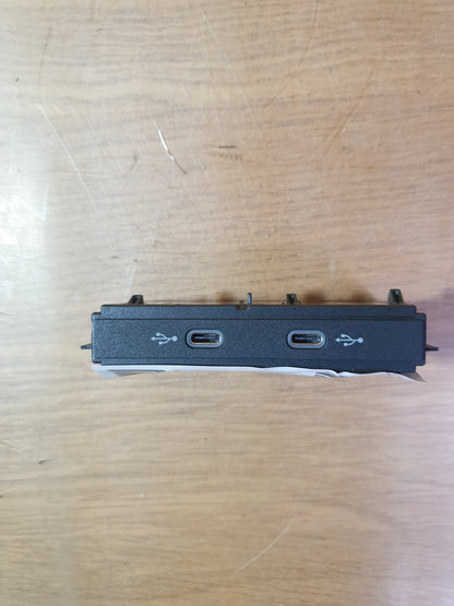 ✅2023 CUPRA FORMENTOR FRONT CENTRE CONSOLE USB-C PORT SOCKET 5NA035736 +WARRANTY - Image 2