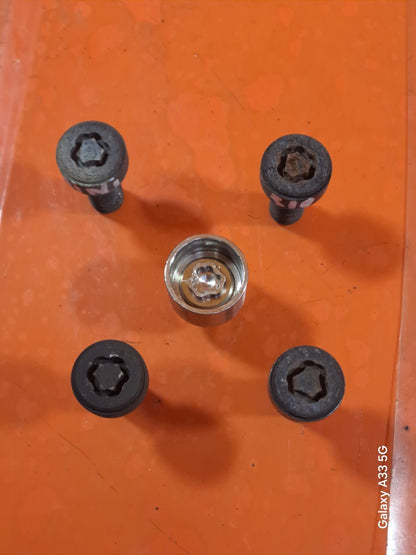 ✅MINI COUNTRYMAN MK3 1.6 DIESEL 2013 WHEEL LOCKING BOLT NUTS Warranty A304 - Image 1