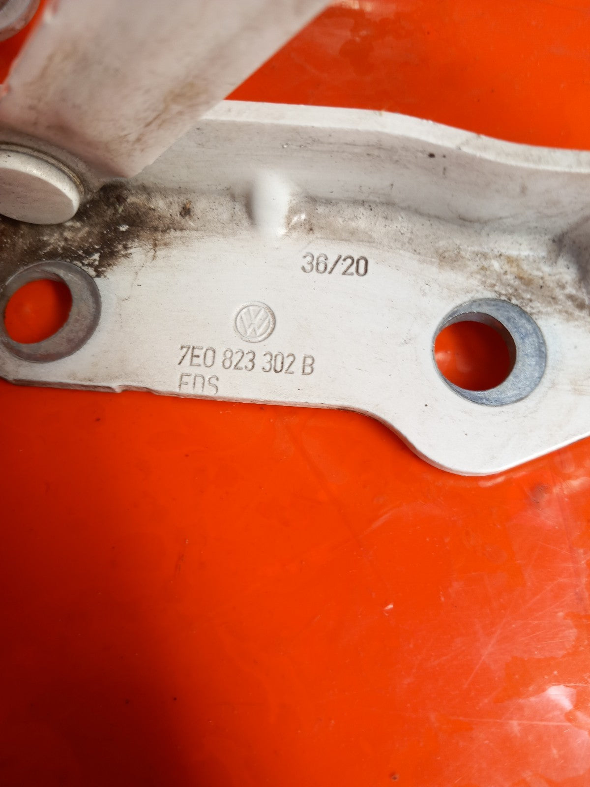 VW Transporter T30 2.0 Diesel 2021 Bonnet Hinges Pair 7E0823301B 7E0823302B A410 - Image 9