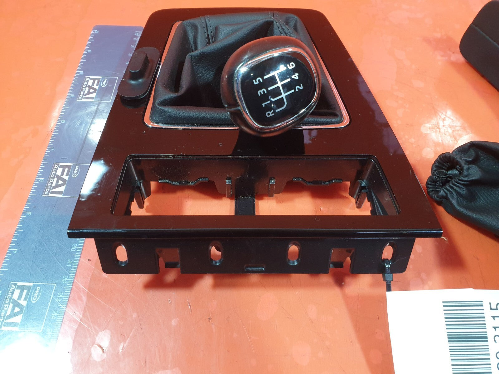 SKODA OCTAVIA MK3 1.4 PETROL 2018 GEARSTICK WITH SURROUNDING 5E2863212C Warranty - Image 2