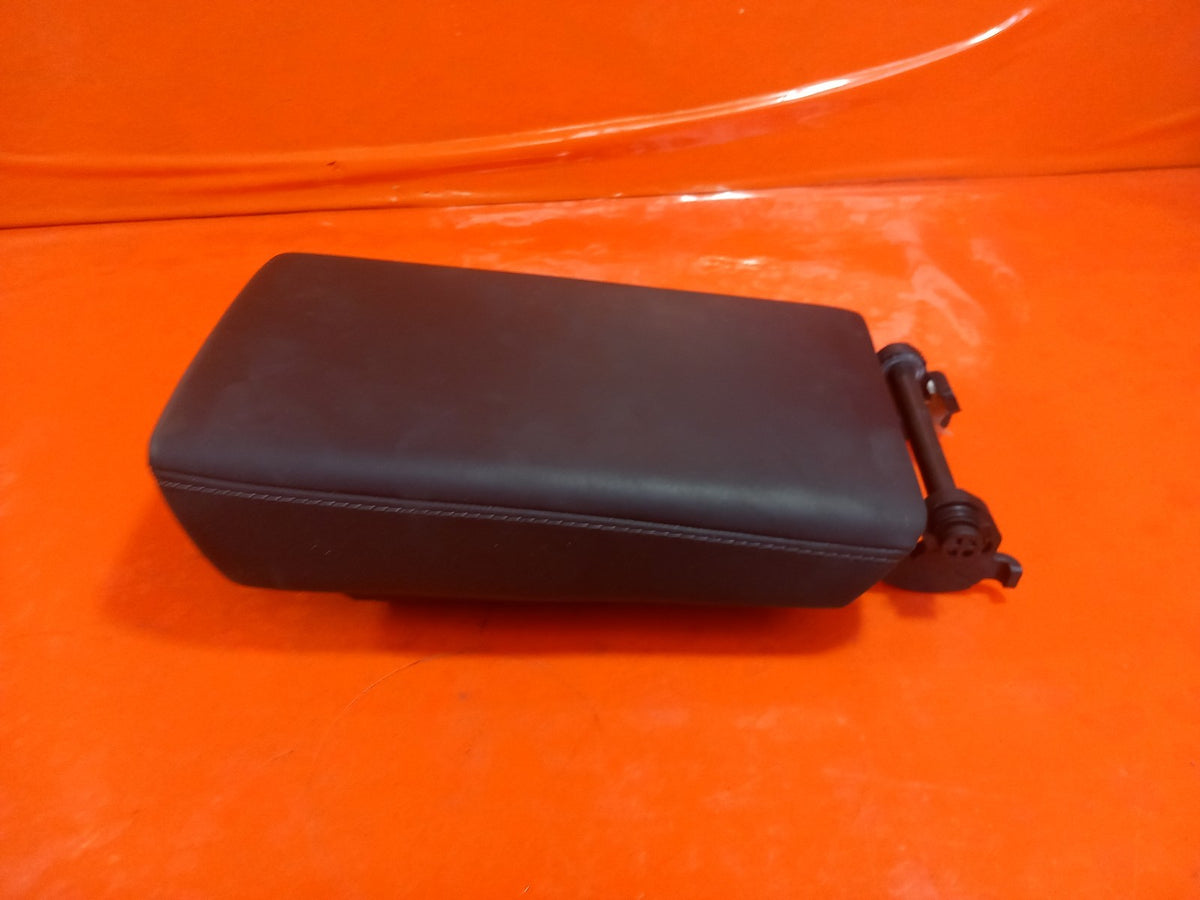 Tesla Model 3 Long Range 2020 Centre Console Leather Armrest Warranty A266 - Image 4