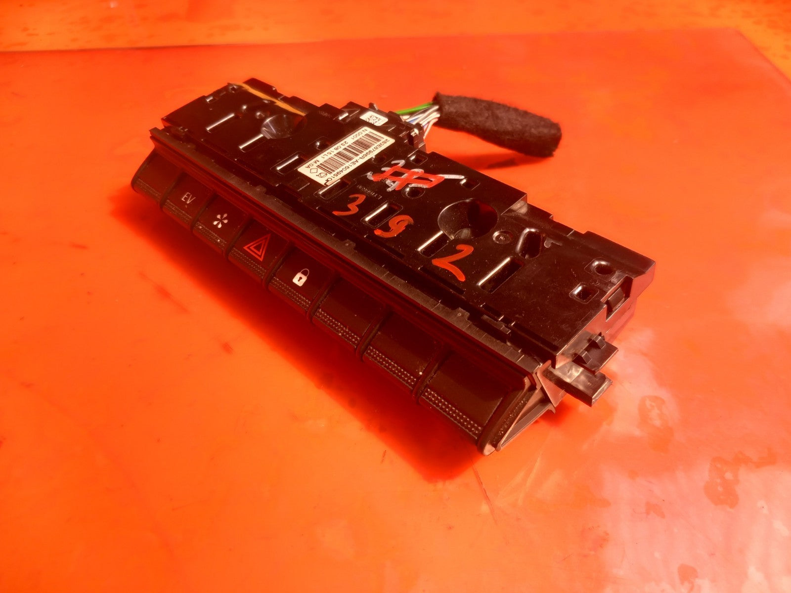 Renault Captur 1.6 Petrol 2023 Hazard Light Switch 283E87996R Warranty A392 - Image 5