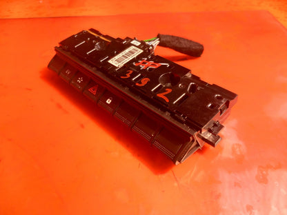Renault Captur 1.6 Petrol 2023 Hazard Light Switch 283E87996R Warranty A392 - Image 5