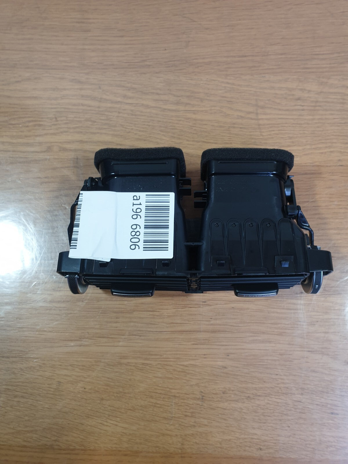 ✅JAGUAR F-PACE X761 3.0 PETROL 2017 REAR CENTRE CONSOLE AIR VENT GJ32014A22AA - Image 2