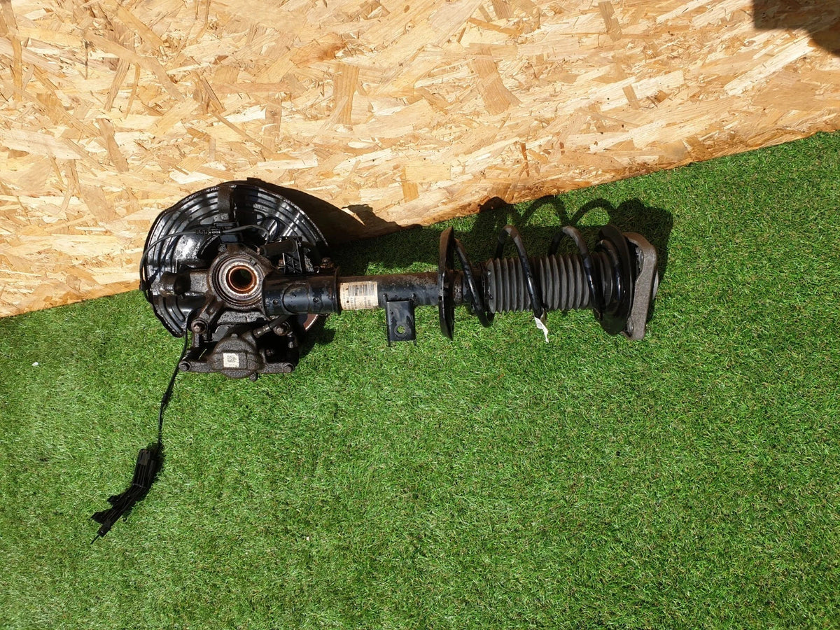 Mercedes W246 1.8 Diesel 2012 Front Left Suspension Leg Hub A2463207713 Warranty - Image 4