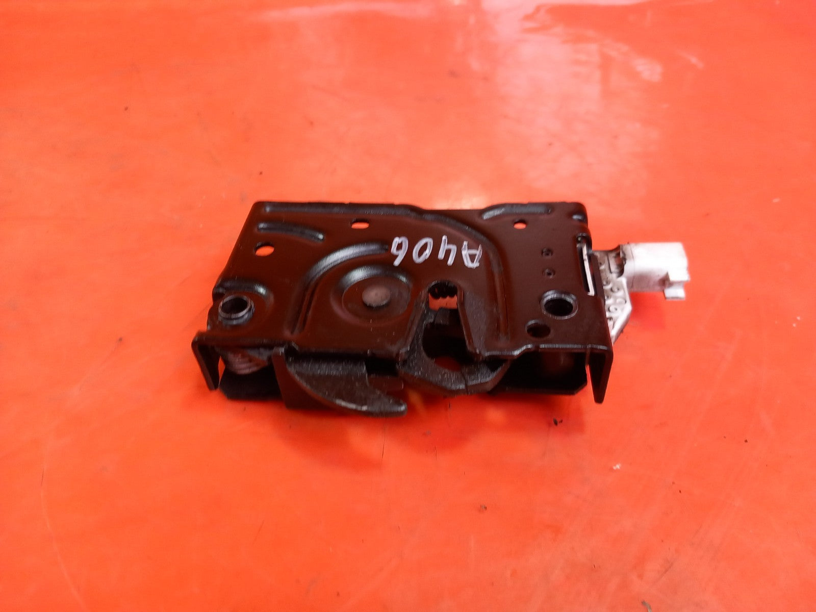 ebay-src:https://i.ebayimg.com/00/s/mtiwmfgxnjaw/z/jdaaaeswtwvqjux~/$_57.jpg