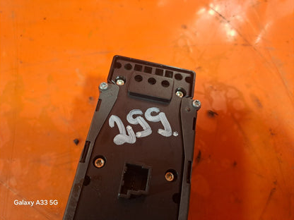 ✅Mercedes B180 W246 2012 1.8 Diesel FRONT RIGHT WINDOW SWITCH A1669054300 A299 - Image 11