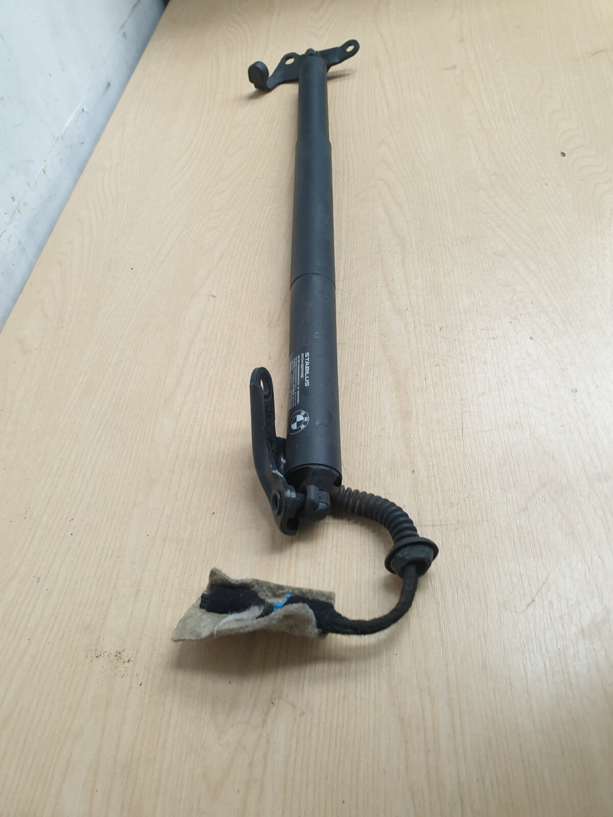 2018 BMW F46 216D 1.5 DIESEL TAILGATE STRUT SHOCK RIGHT NEARSIDE 7432771 A036 - Image 3