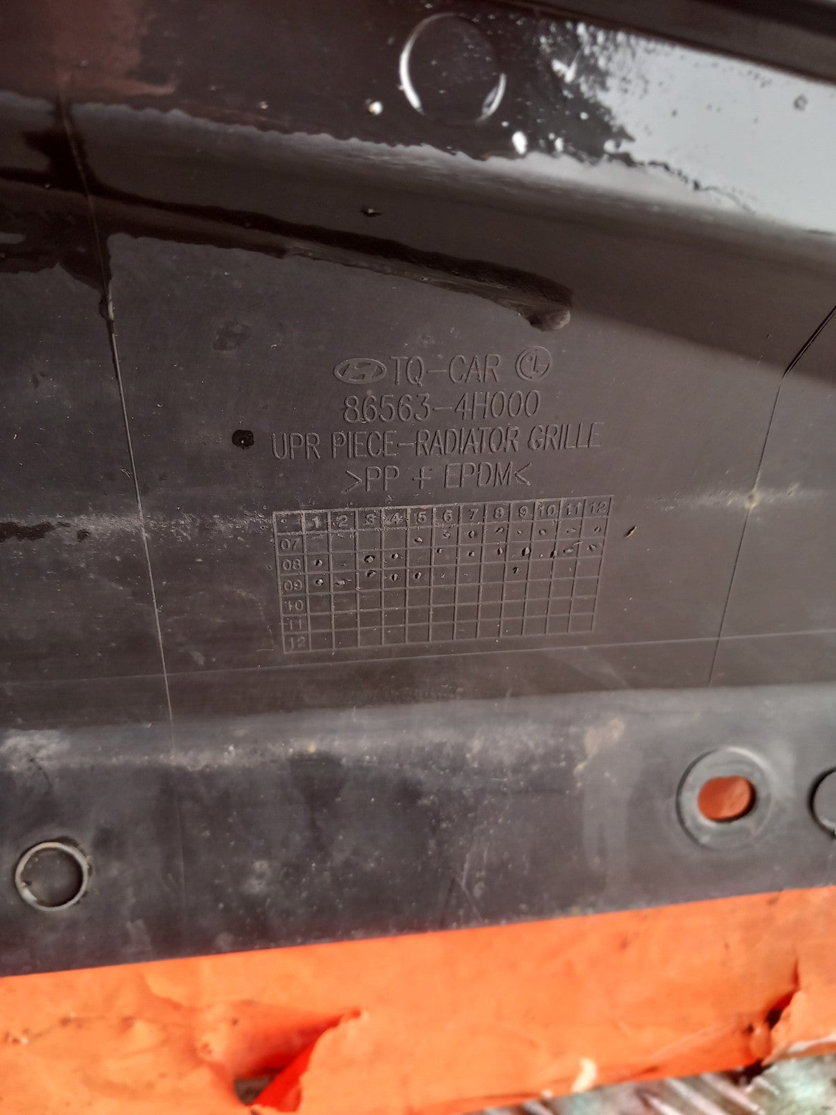 2010 Hyundai I800 Radiator Grill Upper Part 86563-4H000 Warranty A325 - Image 9