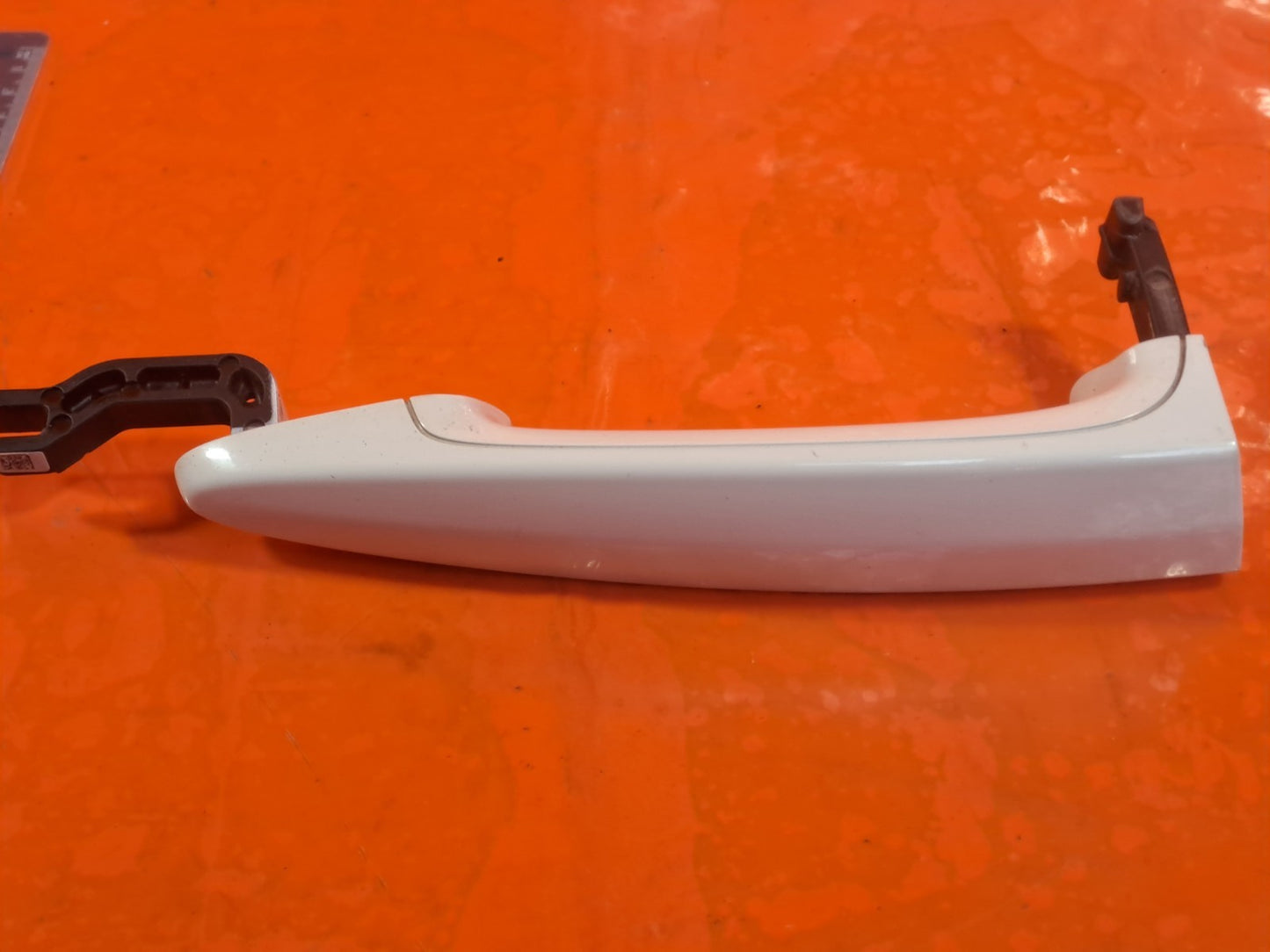 ✅BMW F33 420D M SPORT 2.0 DIESEL 2015 EXTERIOR DOOR HANDLE WHITE Warranty A367 - Image 1