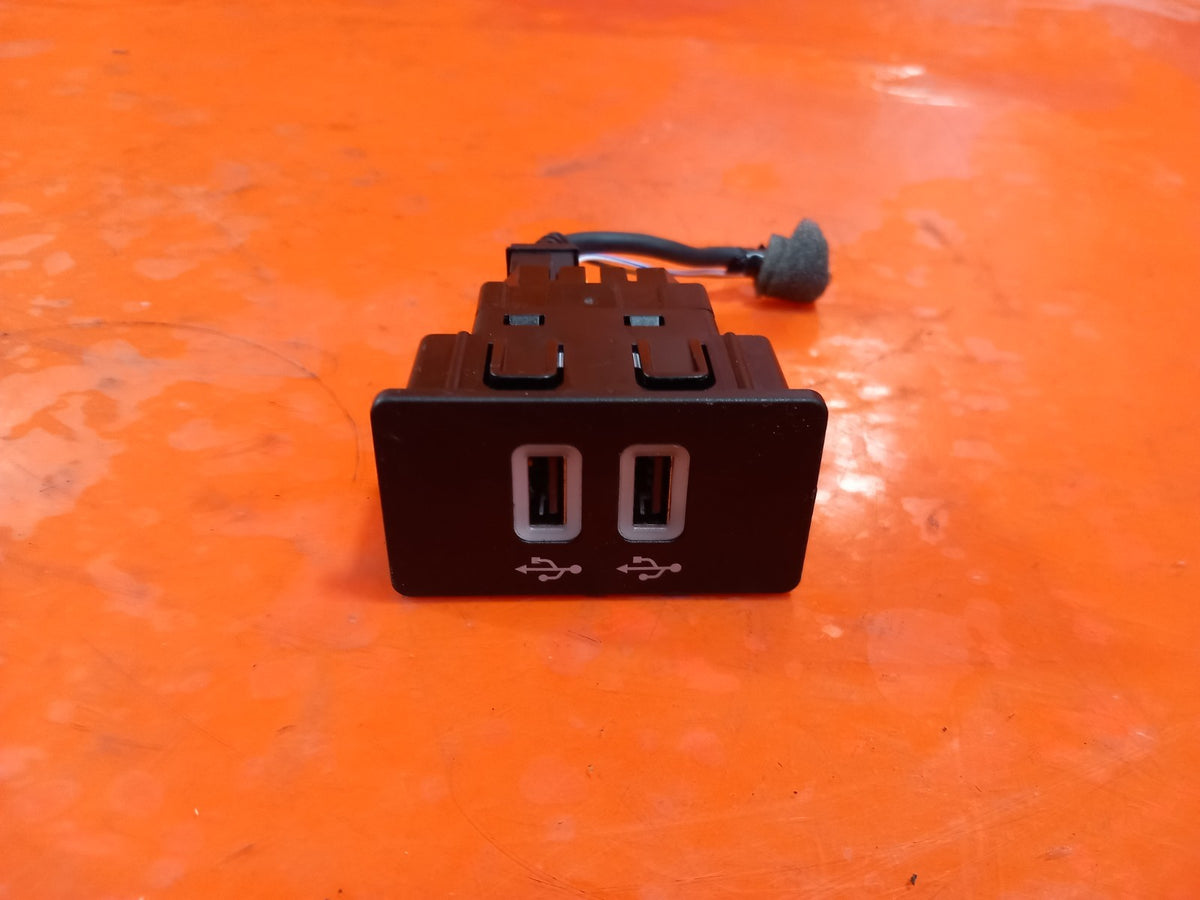 2021 Ford Ranger Wildtrak Twin USB Charger Port HC3T-14F014-BD Warranty A418 - Image 6