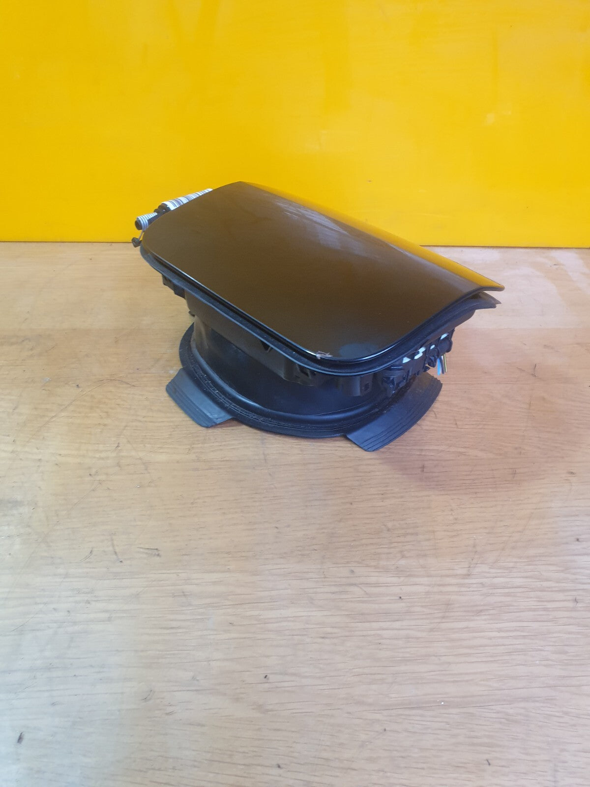 ✅2023 BMW I4 G26 E-DRIVE 40 M SPORT FUEL TANK FILLER FLAP BLACK 9323528 A190 - Image 5