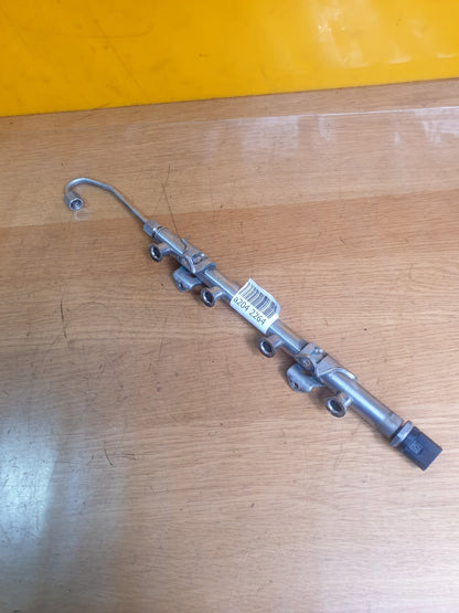 ✅AUDI A3 E-TRON 1.4 PETROL 2015 FUEL RAIL 04E133320D Warranty A204 - Image 1