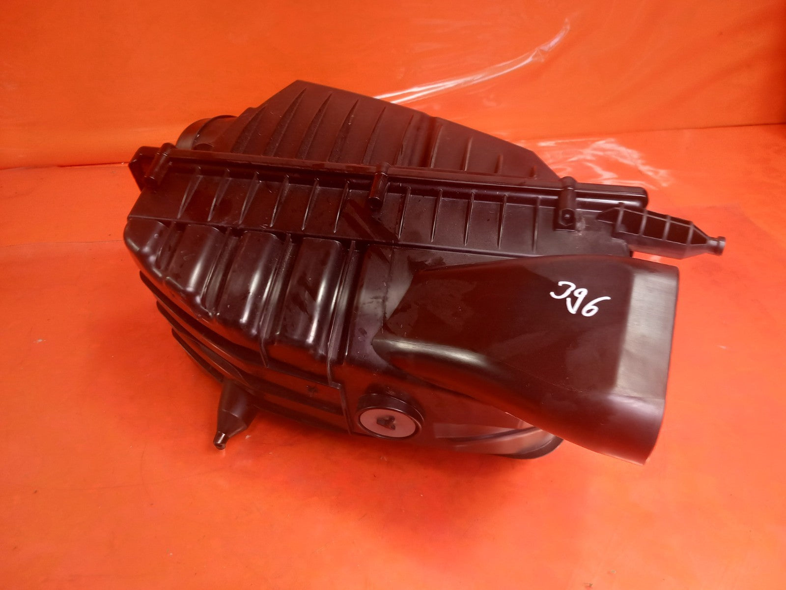2025 Land Rover Defender L663 Air Filter Box M8B2-9H736-AA Warranty A396 - Image 4