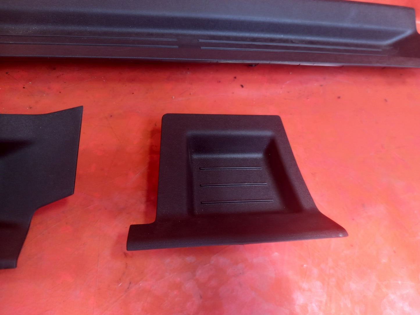 Land Rover Defender L663 3.0 Diesel 2025 Dashboard Trims L8B2046B46DC L8B2046B46 - Image 4