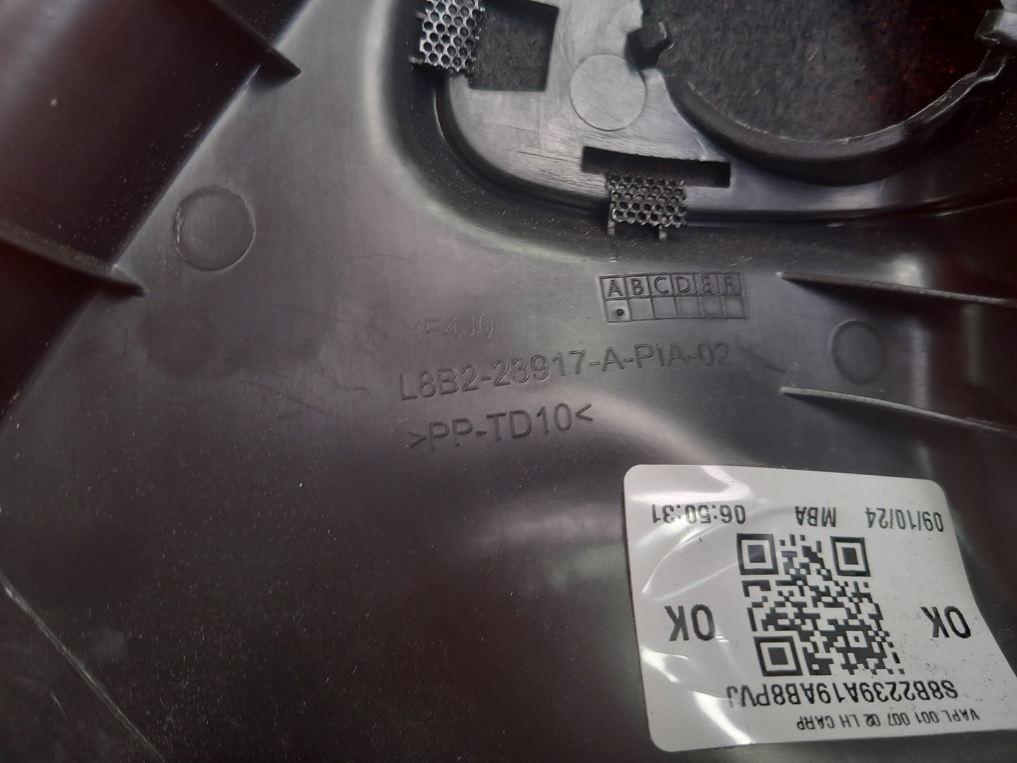 Land Rover Defender L663 3.0 Diesel 2025 Left Side Door Tweeter Cover L8B223917A - Image 12
