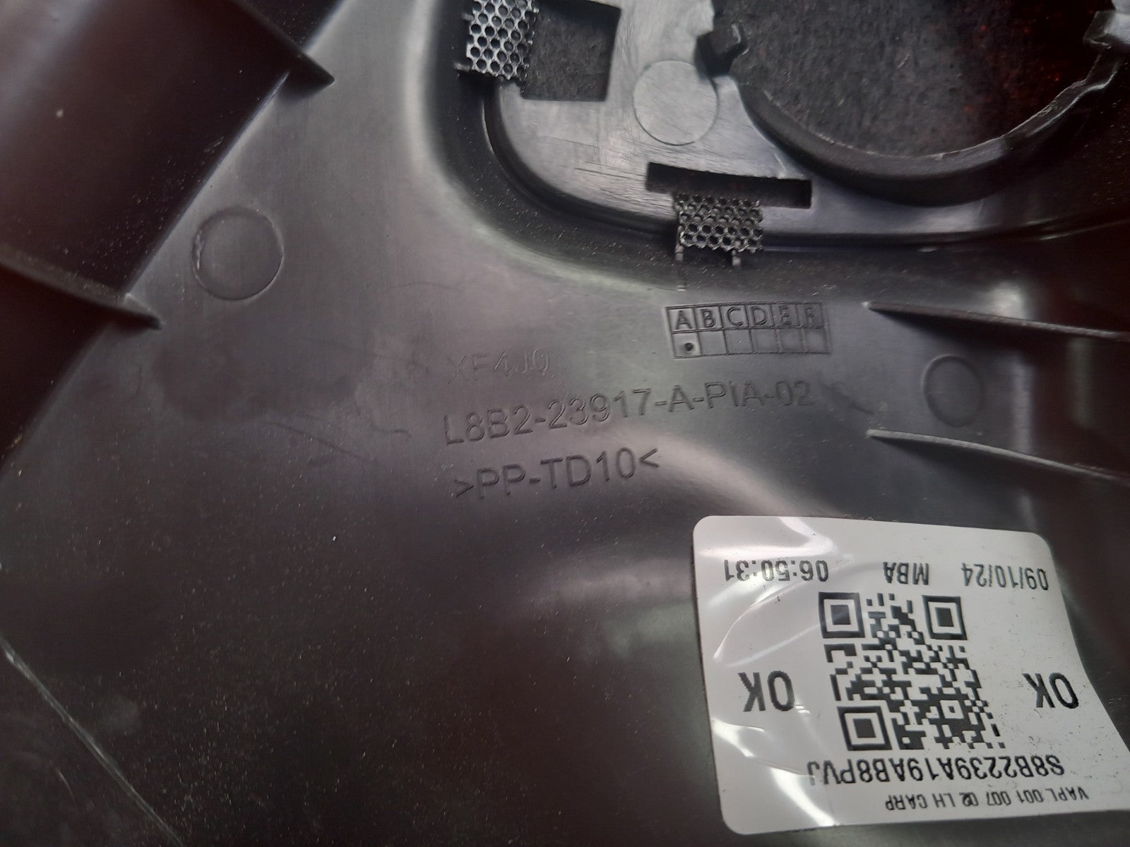 Land Rover Defender L663 3.0 Diesel 2025 Left Side Door Tweeter Cover L8B223917A - Image 12