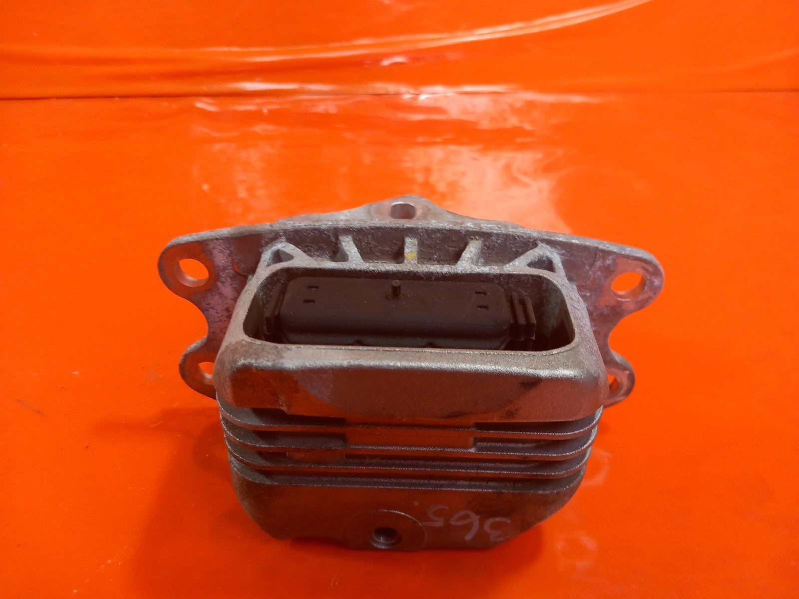 ebay-src:https://i.ebayimg.com/00/s/mtiwmfgxnjaw/z/~z0aaeswjfzqnboo/$_57.jpg