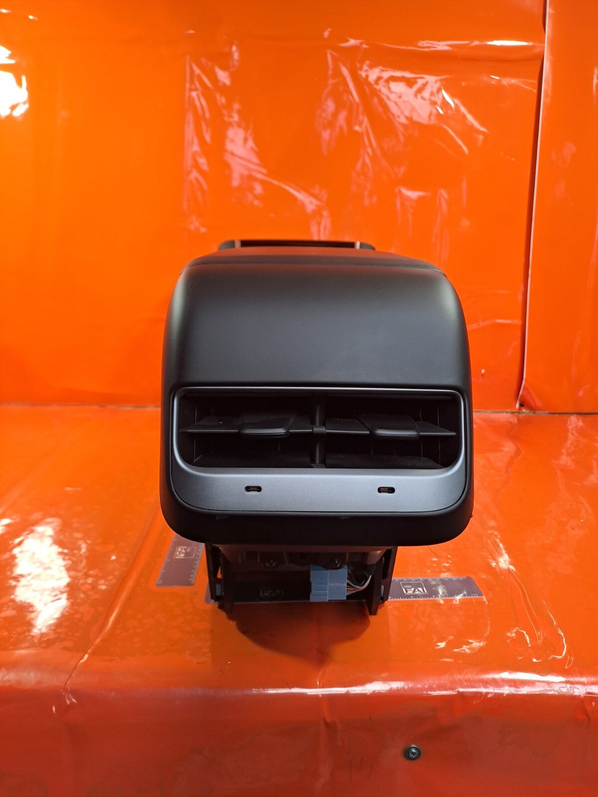 ✅TESLA MODEL 3 LONG RANGE 2020 CENTRE CONSOLE ARMREST 1087897-00-B 1522264-00-B - Image 5