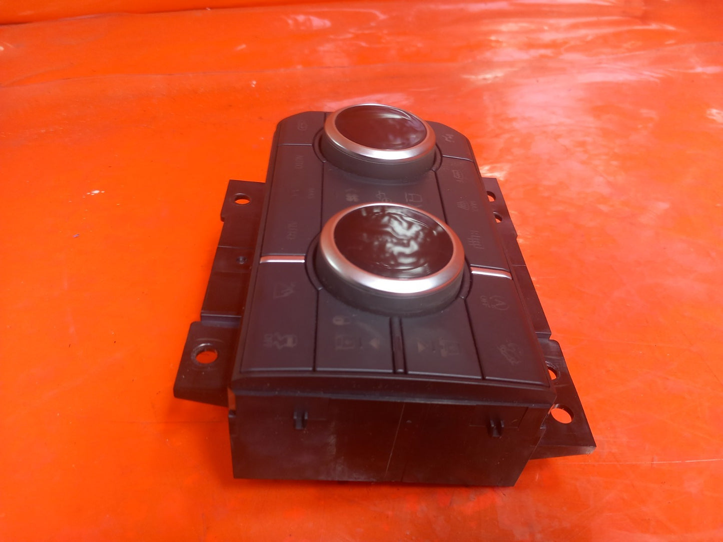Land Rover Defender L663 3.0 Diesel 2025 Heater Climate Control Panel L8B213D734 - Image 4