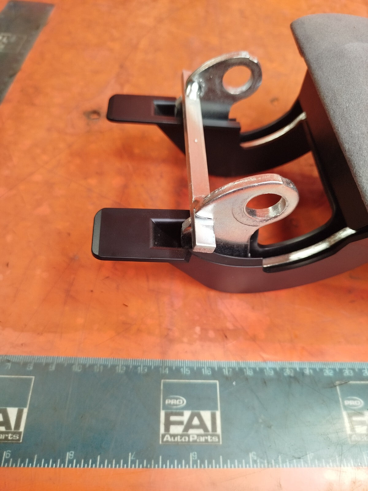 ✅CUPRA BORN V2 Ev 2023 CENTRE CONSOLE ARMREST Warranty A272 - Image 7