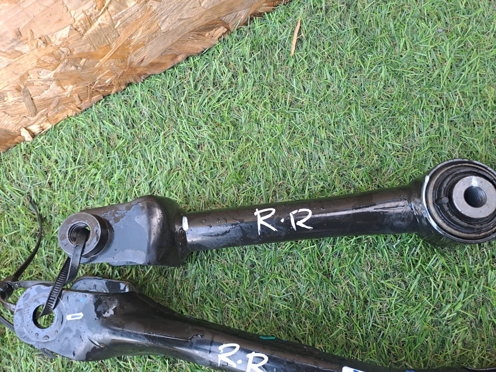 2024 TESLA MODEL 3 LONG REAR RIGHT SUSPENSION ARMS x4 + WARRANTY A207 - Image 2