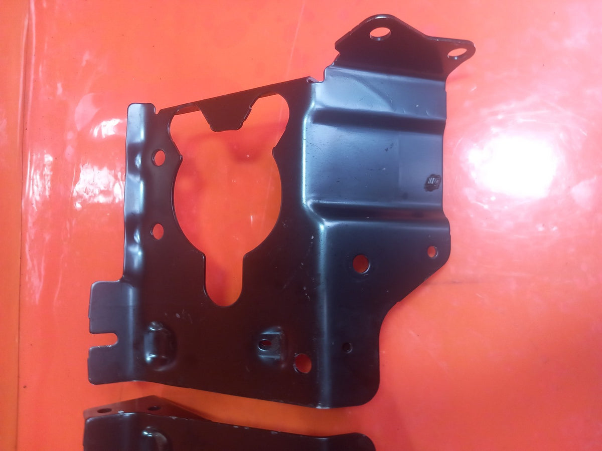 2025 Land Rover Defender L663 Bracket Pair Left Right N8B2-607A98-AC A396 - Image 8
