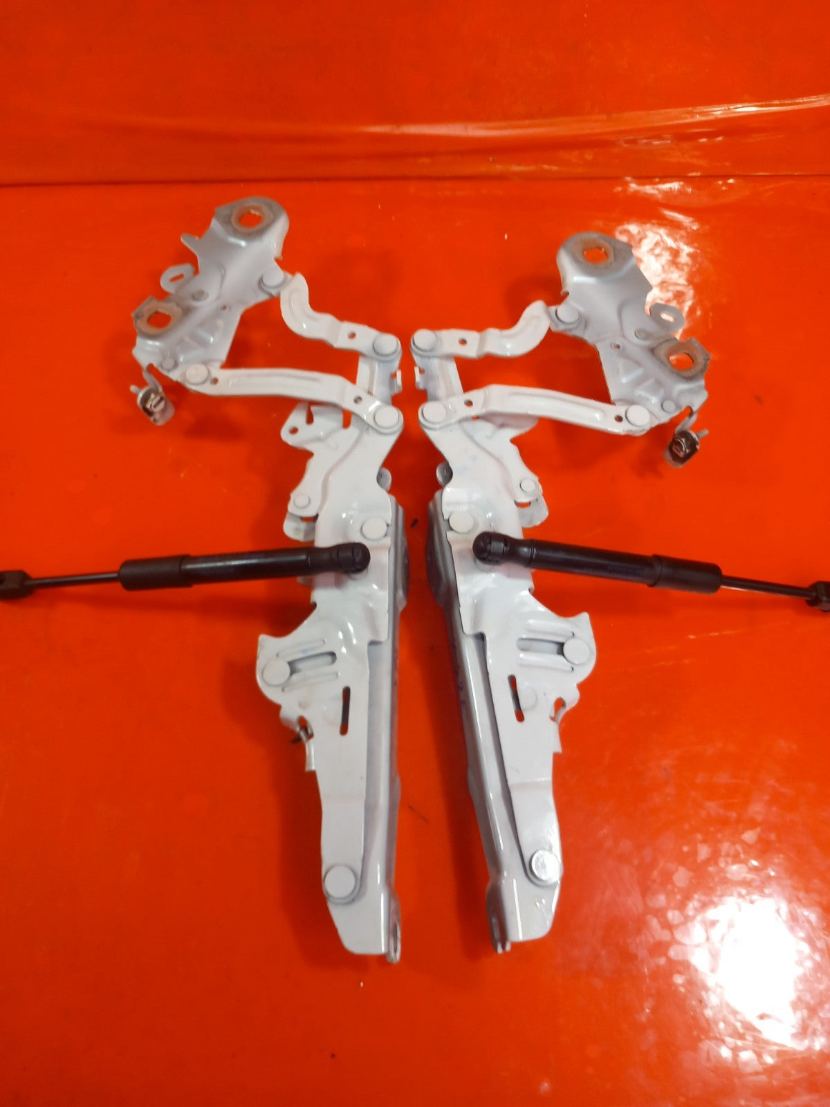 BMW F40 116D 1.5 Diesel 2021 Bonnet Hinges and Actuators 7450923 788258 A365 - Image 11