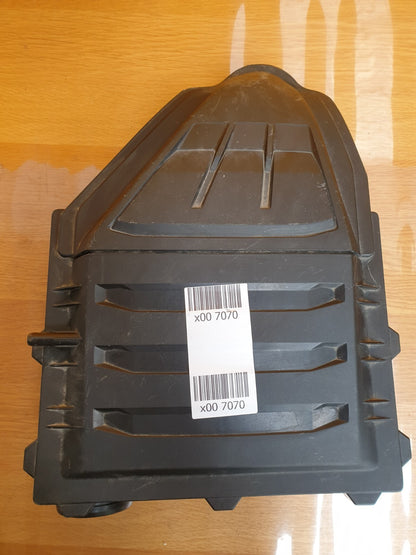 VW POLO AIR FILTER BOX ASSEMBLY 04C129601M X00 - Image 3
