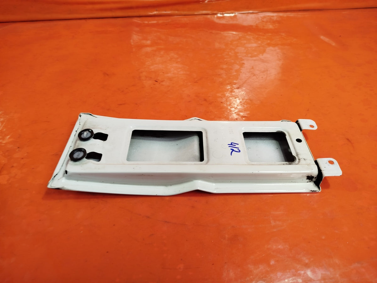 2021 VW Transporter T30 Fuel Filler Flap 7E0853289 White B9A Warranty A412 - Image 6