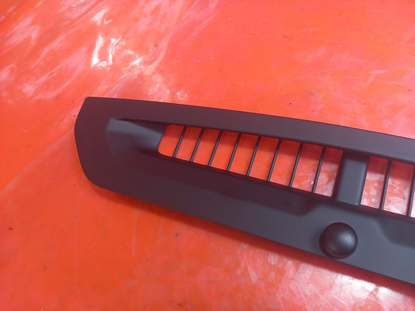 2025 Land Rover Defender L663 Dashboard Demister Grill L8B2-044A98-AC Warranty - Image 3