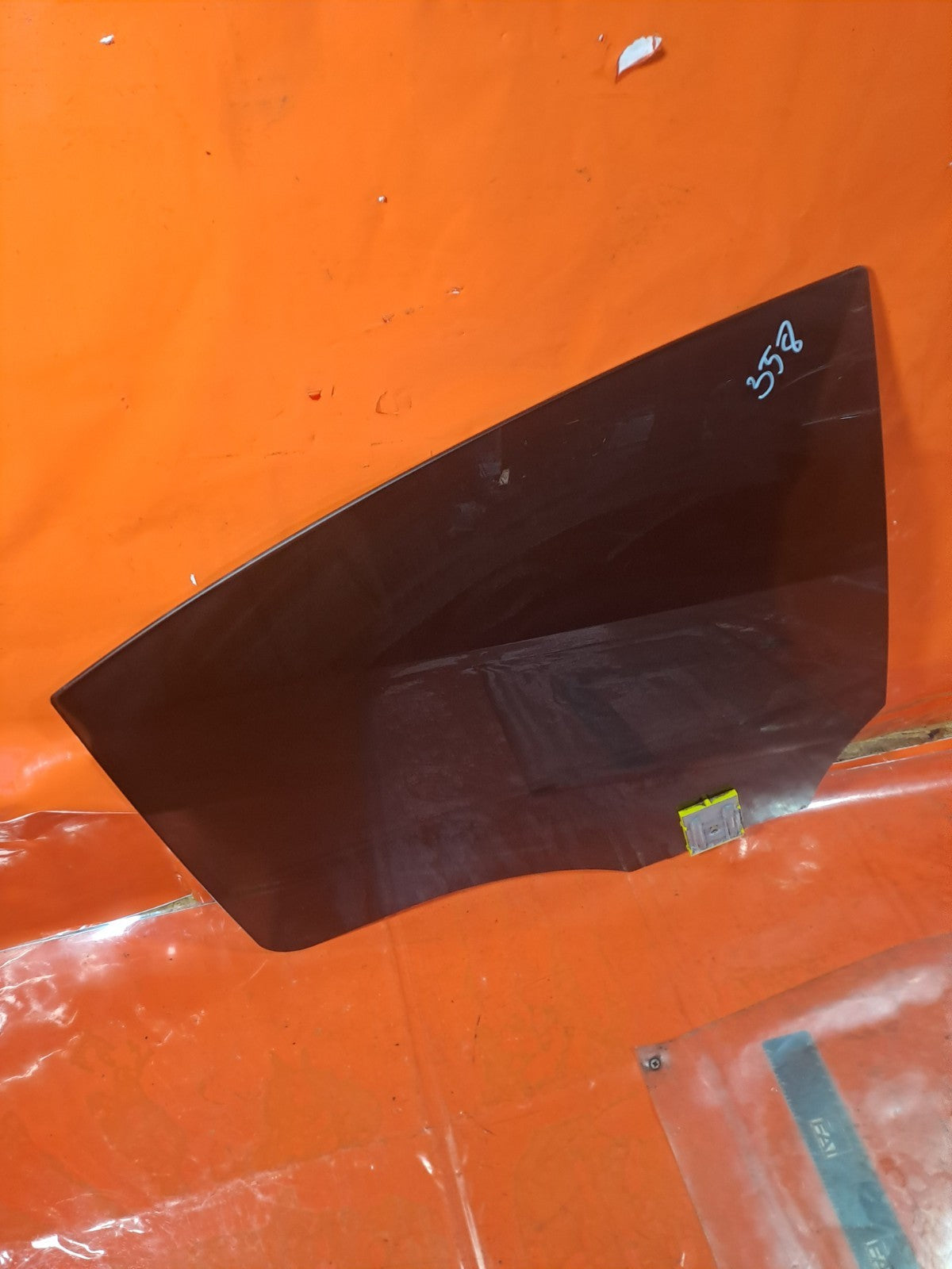 ✅2021 MERCEDES CLA C118 AMG LINE REAR RIGHT DOOR GLASS A1187350400 A358 - Image 2
