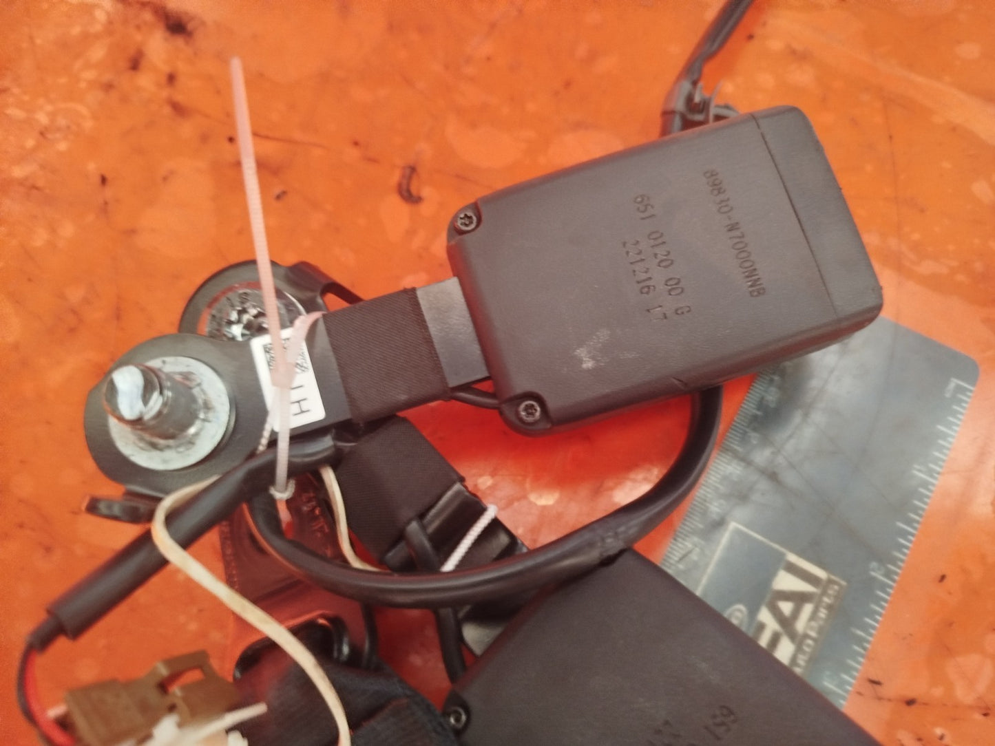 ✅HYUNDAI TUCSON MK4 1.6 PETROL 2023 REAR RIGHT & LEFT SEAT BELT BUCKLE CATCH - Image 9