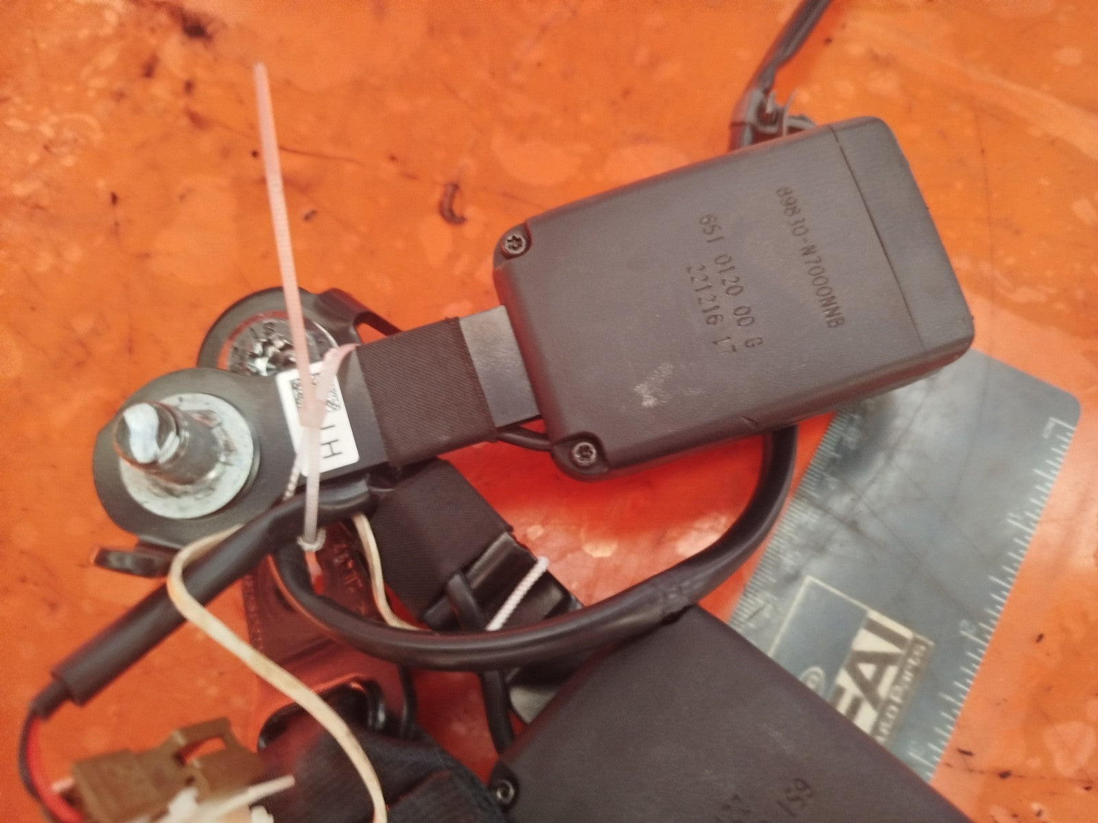 ✅HYUNDAI TUCSON MK4 1.6 PETROL 2023 REAR RIGHT & LEFT SEAT BELT BUCKLE CATCH - Image 9