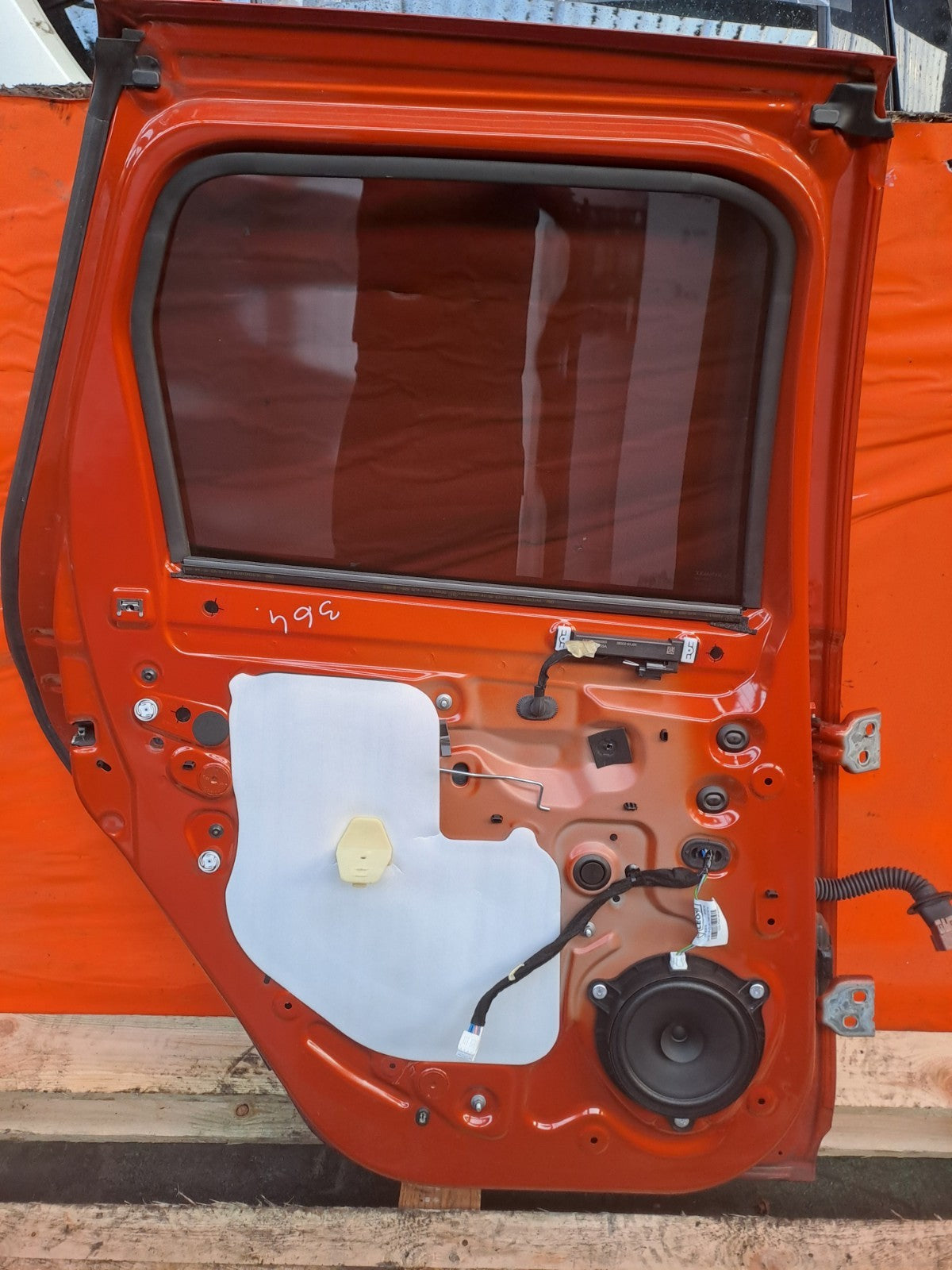 ✅2024 Dacia Duster Journey Rear Left Door Orange + Warranty A364 - Image 8
