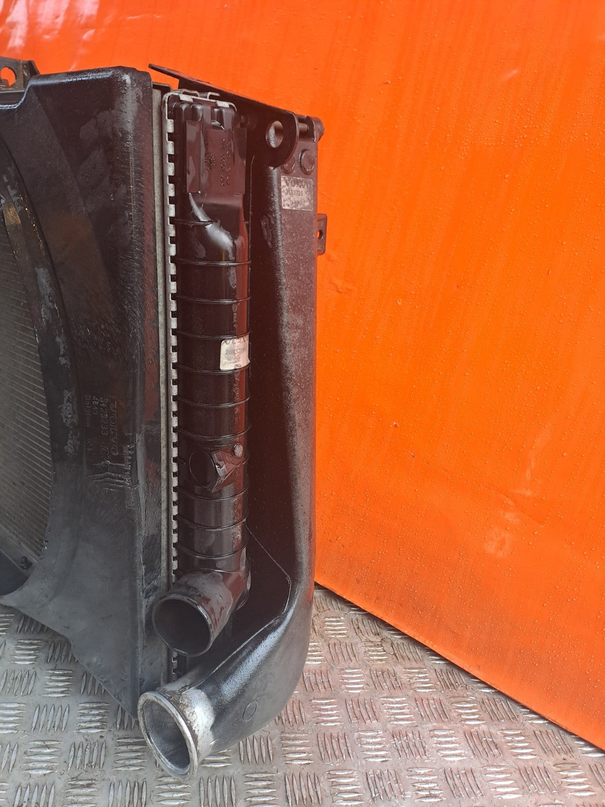 ✅2003 VOLVO FL 5.5 DIESEL ENGINE COOLING RADIATOR 20555291 + WARRANTY A324 - Image 12