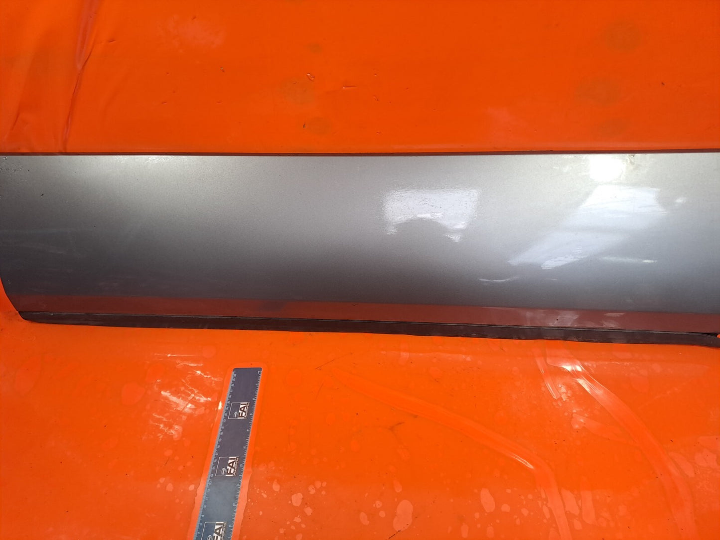 ✅2011 LAND ROVER RANGE ROVER L322 FRONT LEFT DOOR LOWER TRIM MOLDING GREY 907 - Image 1
