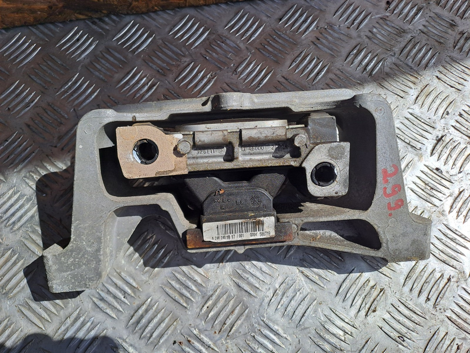 ✅MERCEDES B180 W246 1.8 DIESEL 2012 ENGINE MOUNT A2462401817 Warranty A299 - Image 1