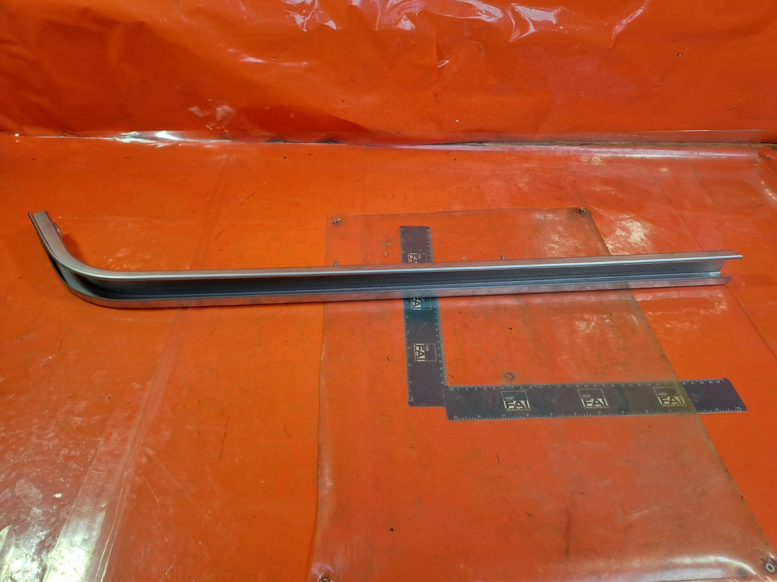 ✅FORD GRAND TOURNEO CONNECT VW CADDY RIGHT SLIDING DOOR UPPER ROLLER GUIDE HINGE - Image 1