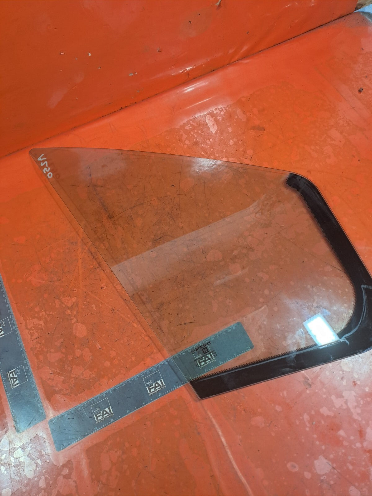 ✅RENAULT TRAFIC MK3 Sl27 1.6 DIESEL 2015 FRONT RIGHT DOOR QUARTER WINDOW GLASS - Image 5