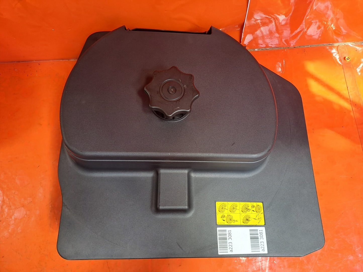 ✅AUDI A5 S LINE 2.0 PETROL 2010 SPARE WHEEL TOOLKIT COVER 8T0012116B Warranty - Image 1