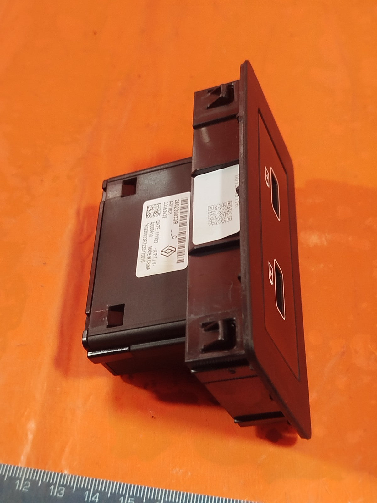 ✅2024 DACIA DUSTER JOURNEY USB AND CHARGING PORT 280230033R + WARRANTY A364 - Image 5