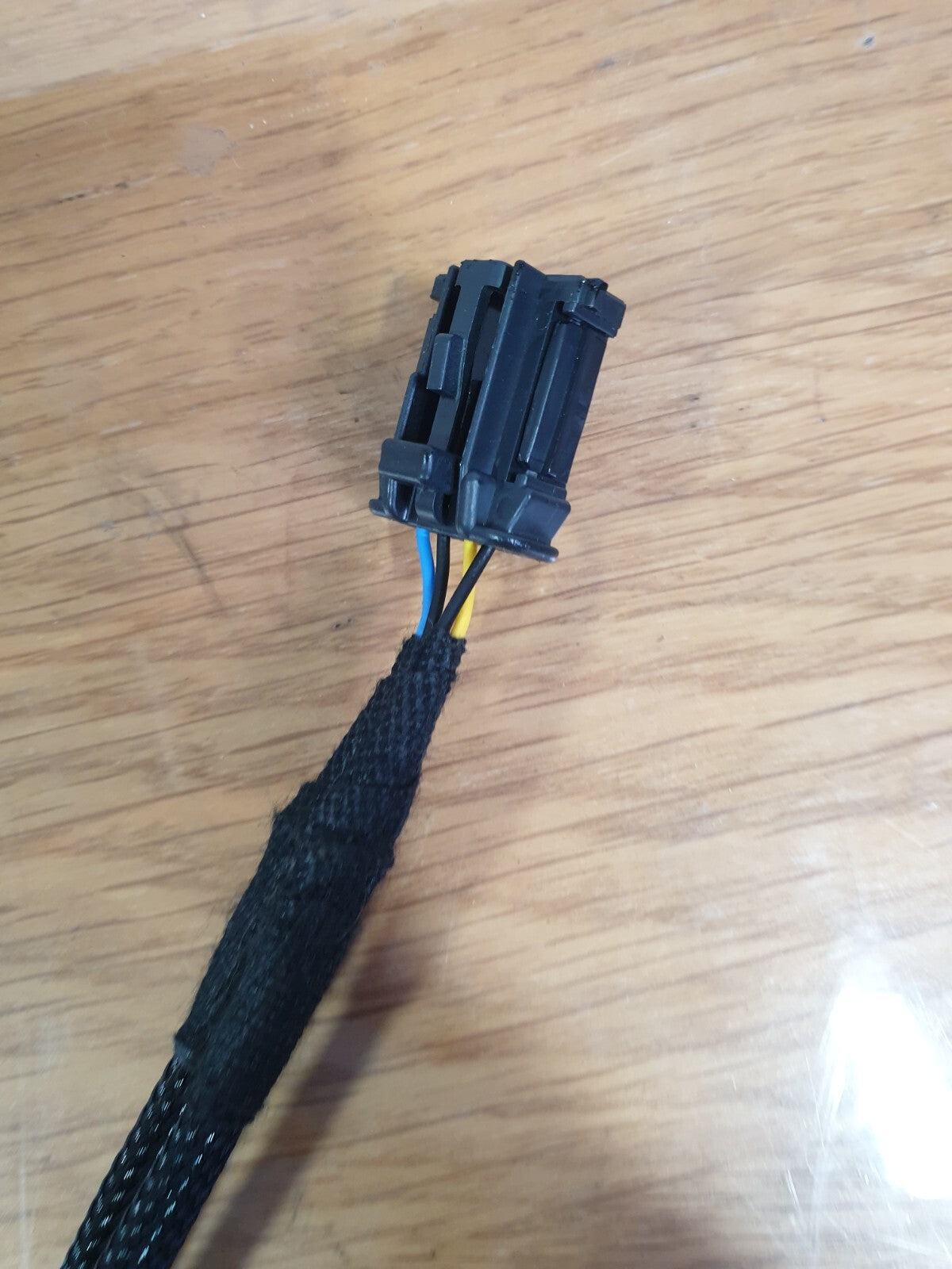 ✅2020 PEUGEOT 208 ALLURE EV REAR TWIN DOUBLE SEAT BELT BUCKLE 640351200C A197 - Image 4