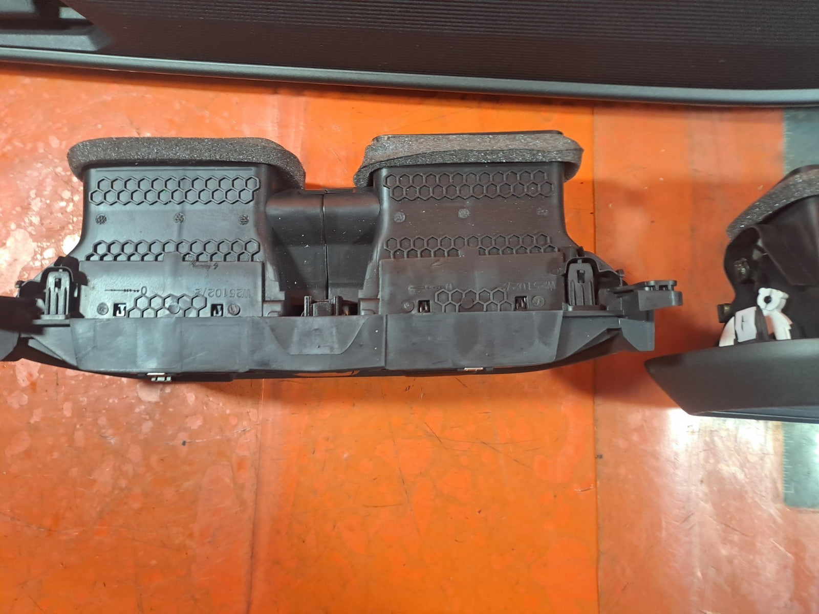 ✅FORD TRANSIT COURIER 1.5 DIESEL 2024 DASHBOARD AIR VENT SET R2X619K617 Warranty - Image 7