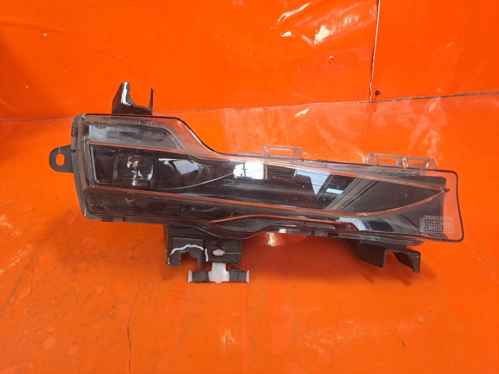 ✅2020 TESLA MODEL 3 FRONT RIGHT FOG LIGHT 1077396-00-D + WARRANTY A266 - Image 1