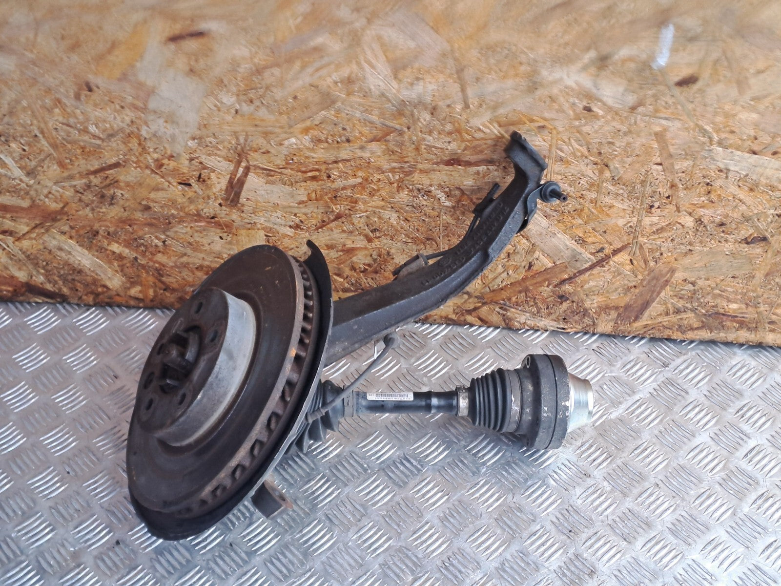 ✅Porsche Cayenne V6 2010 3.6 Petrol FRONT LEFT SUSPENSION LEG HUB 7L0407257A - Image 1