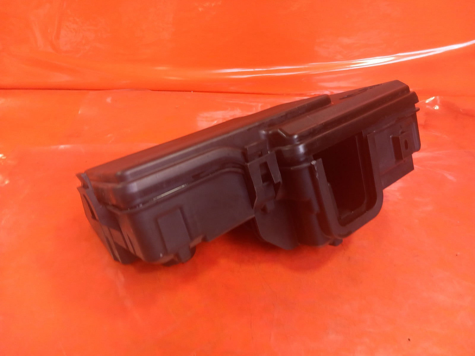 Land Rover Defender L663 3.0 Diesel 2025 Fuse Box Housing S8B214A076BA Warranty - Image 5