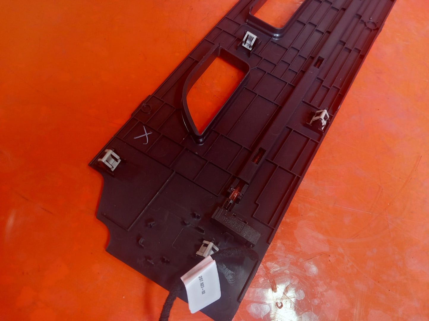 Land Rover Defender L663 3.0 Diesel 2025 Dashboard Trim Light Strip L8B204326DEW - Image 12