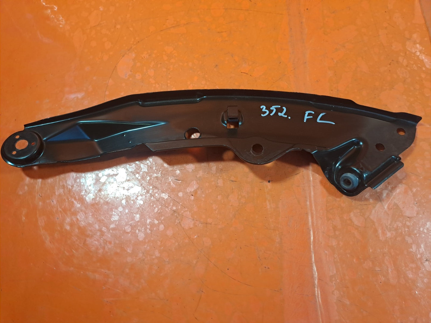 ✅VW GOLF STYLE MK8 1.5 PETROL 2020 FRONT LEFT HEADLIGHT BRACKET A352 - Image 9